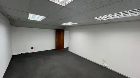 48 Steel Road, Spartan has a 3600m² Warehouse Available For sale and to let in Spartan (14)